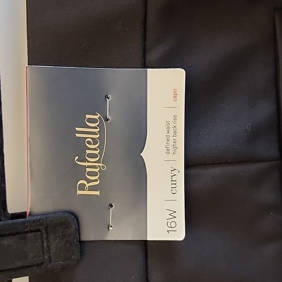 NWT Rafaella Lightweight Defined Waist Curvy Capri Black 16W - Picture 7 of 10